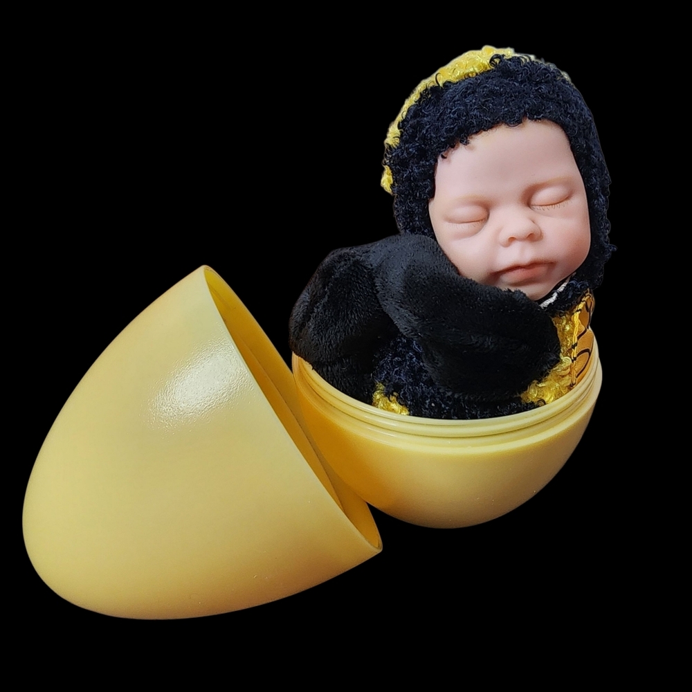 Anne Geddes baby doll famous Bumble Bee in a plastic egg vintage & collectible - Picture 10 of 16